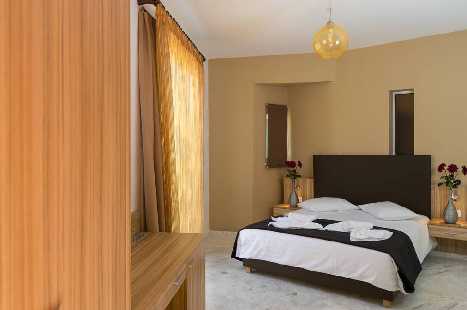 Elotia Hotel 3