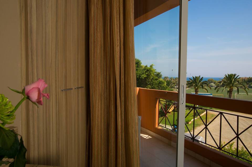 Elotia Hotel 5