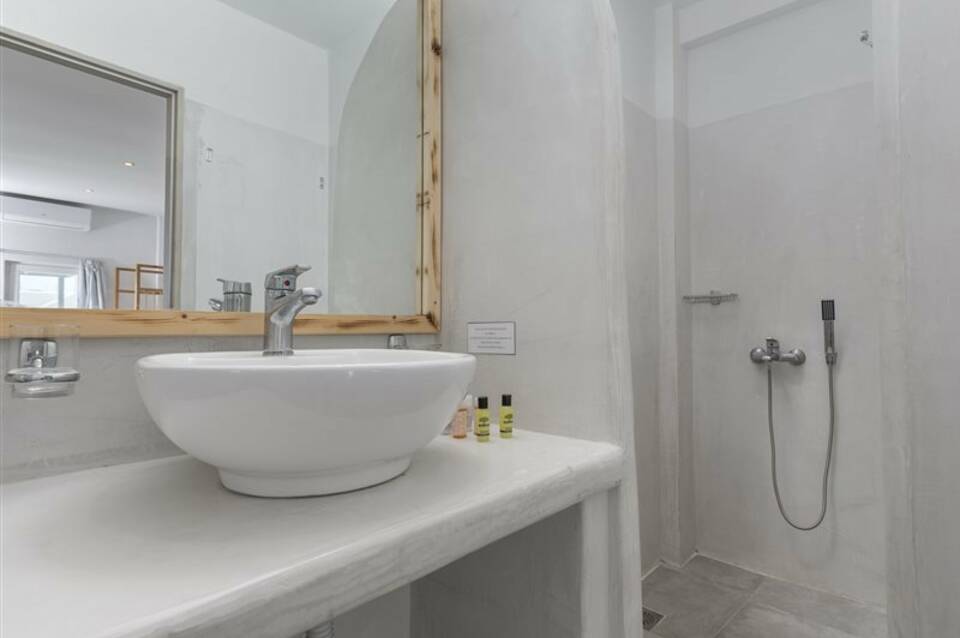 Gizis Cliffside Suites 4