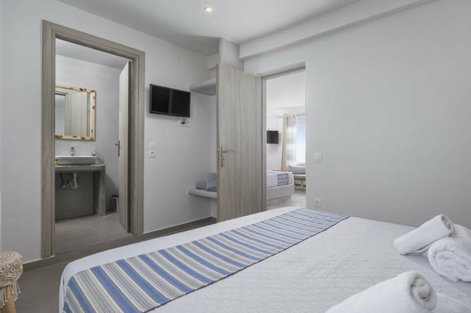 Gizis Cliffside Suites 5