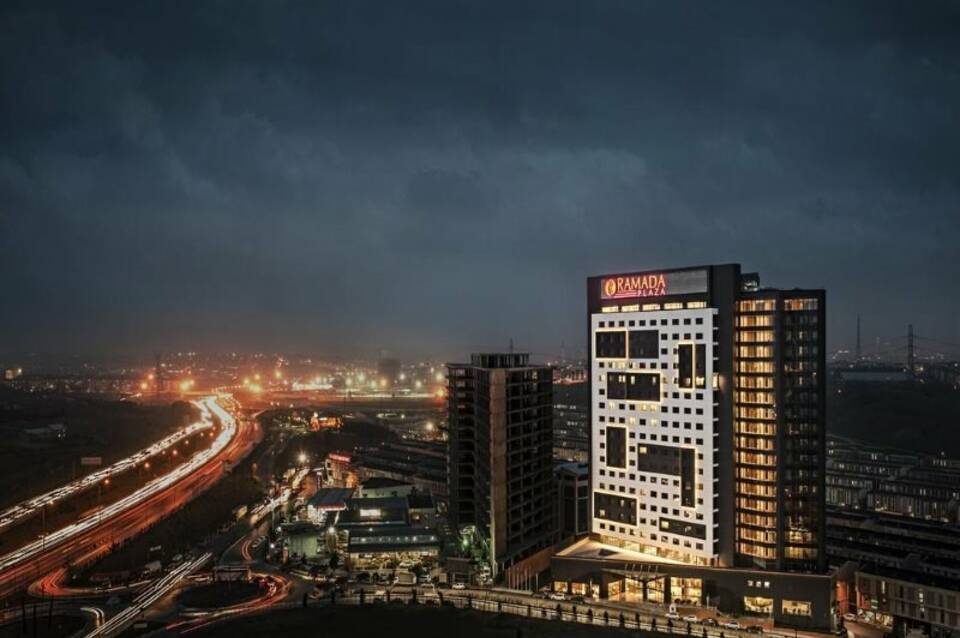 Ramada Plaza by Wyndham Istanbul Tekstilkent 1