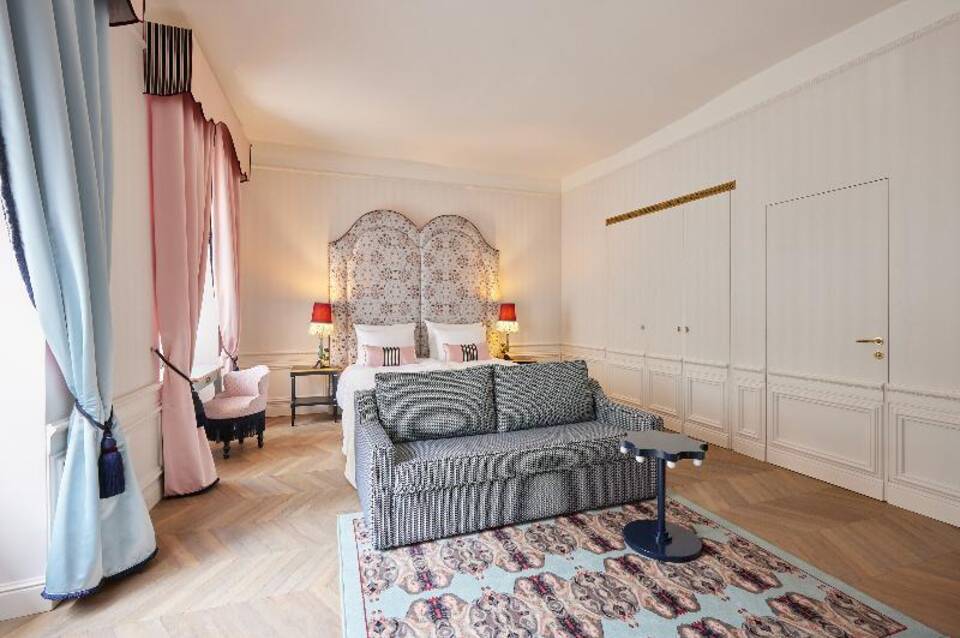 The Leo Grand Hotel 5
