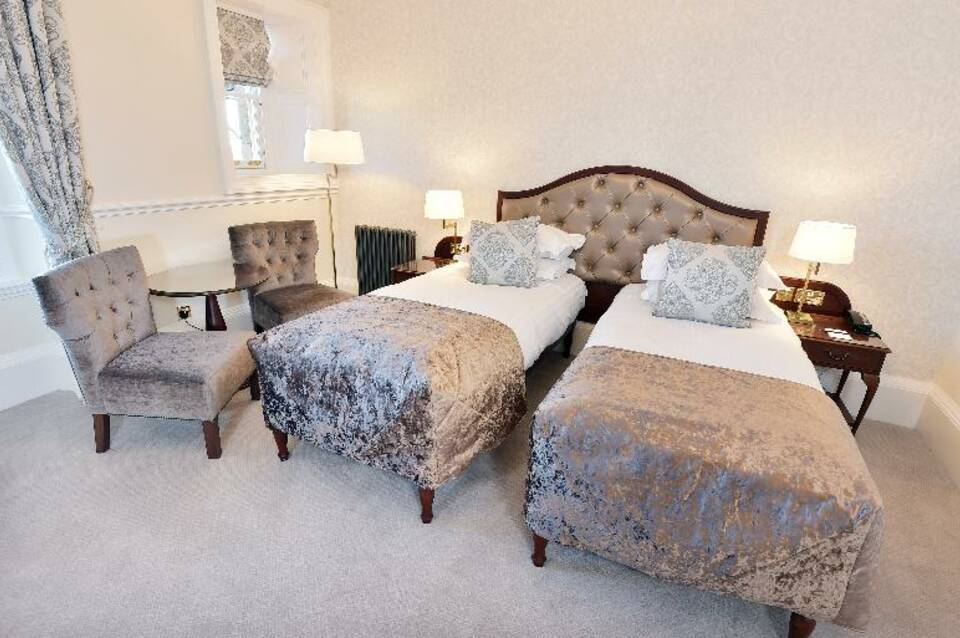 Bonham Hotel 5