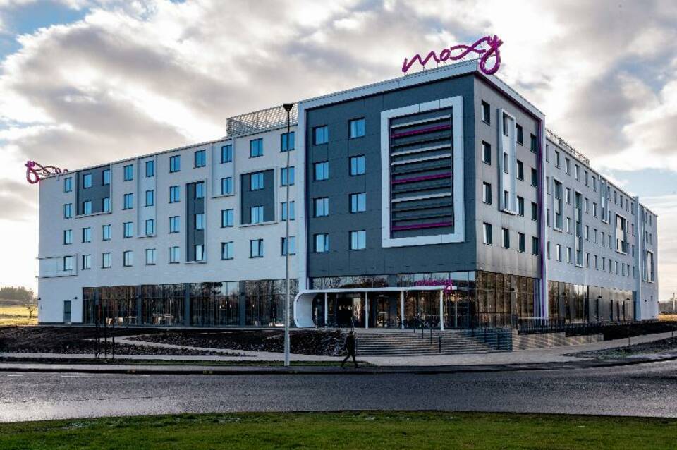 Moxy Edinburgh Airport 1