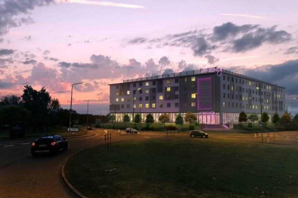 Moxy Edinburgh Airport 2