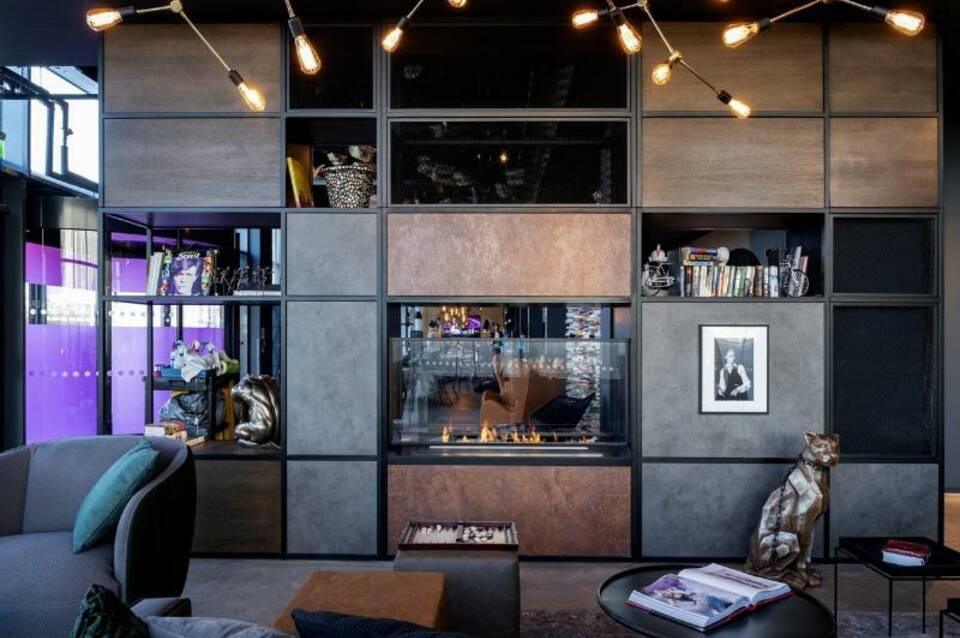 Moxy Edinburgh Airport 5