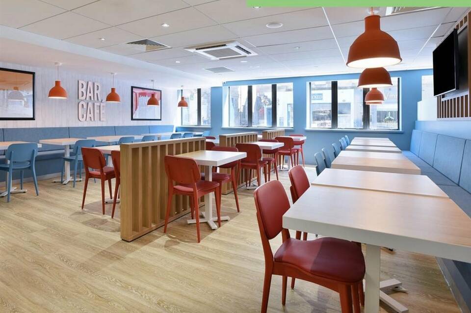 Travelodge Edinburgh Central 4