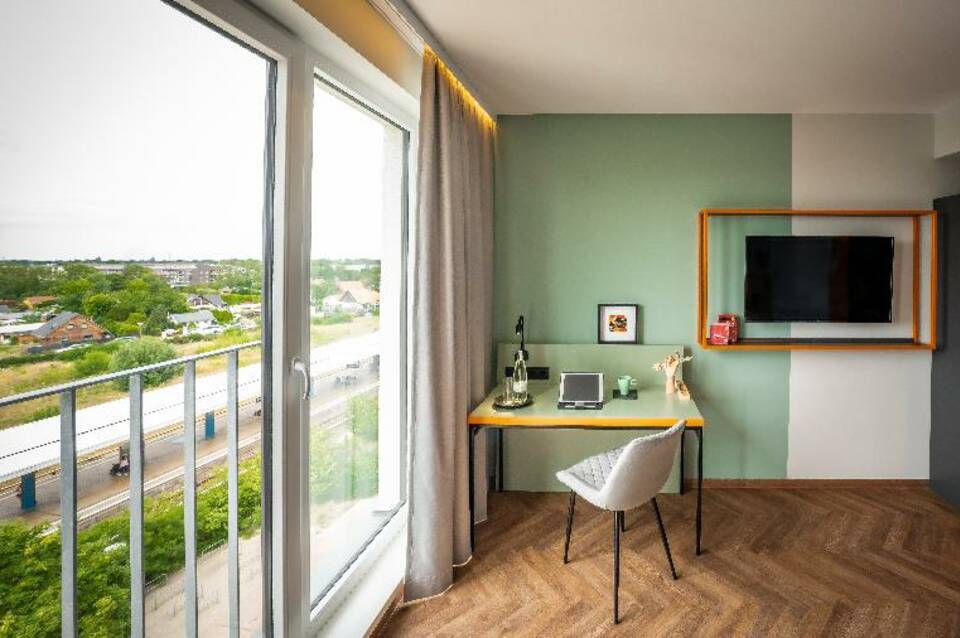 LOGINN Hotel Berlin Airport 4