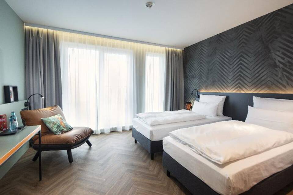 LOGINN Hotel Berlin Airport 5