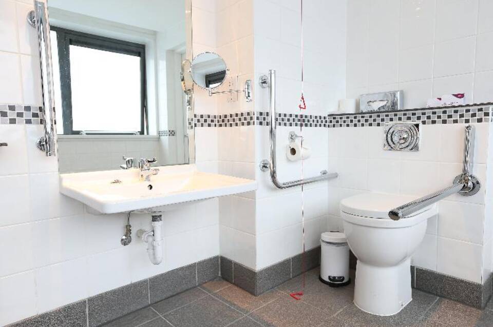 Crowne Plaza Manchester Airport 2
