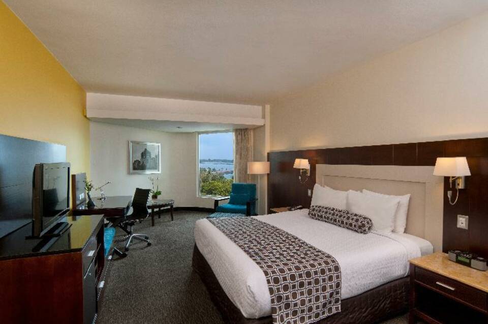 Crowne Plaza Santa Domingo 5
