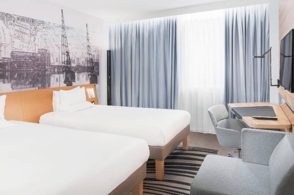 Novotel London Canary Wharf 3