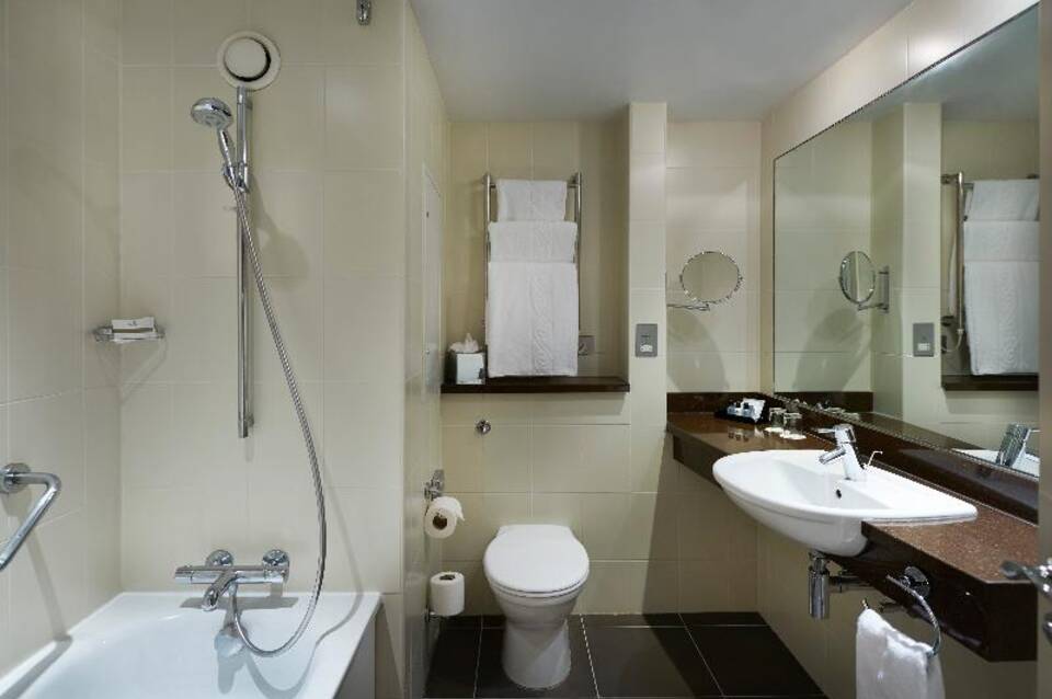 Crowne Plaza London Ealing 1