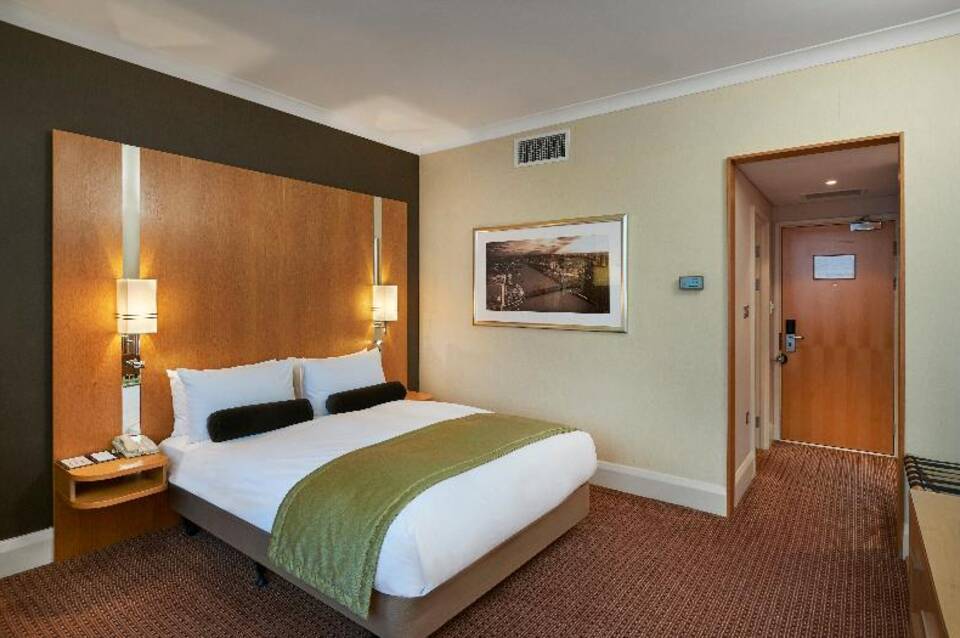 Crowne Plaza London Ealing 5