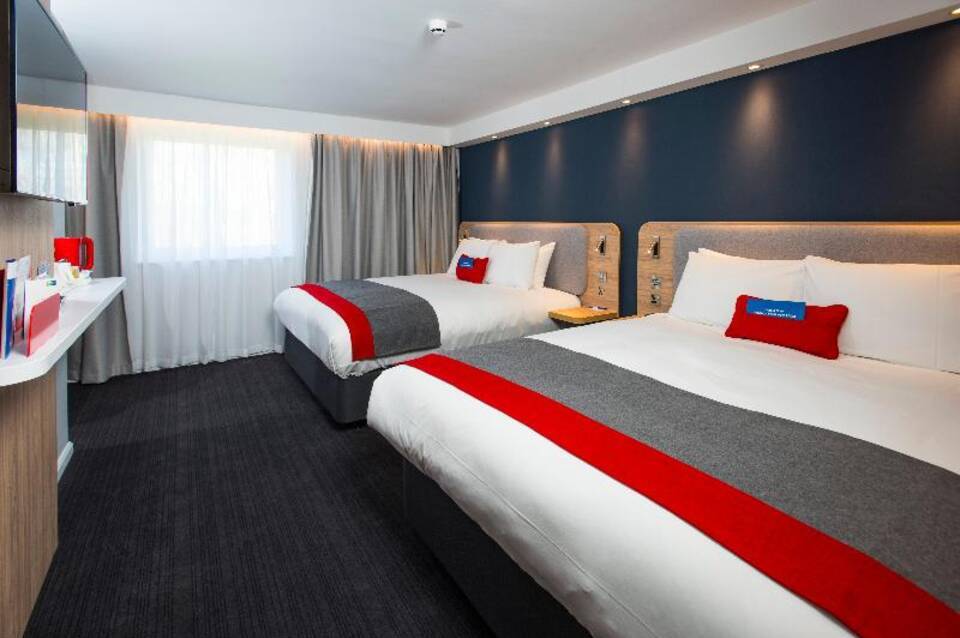 Holiday Inn Edinburgh City - West 1