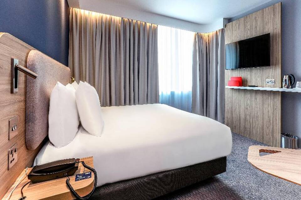 Holiday Inn Edinburgh City - West 4