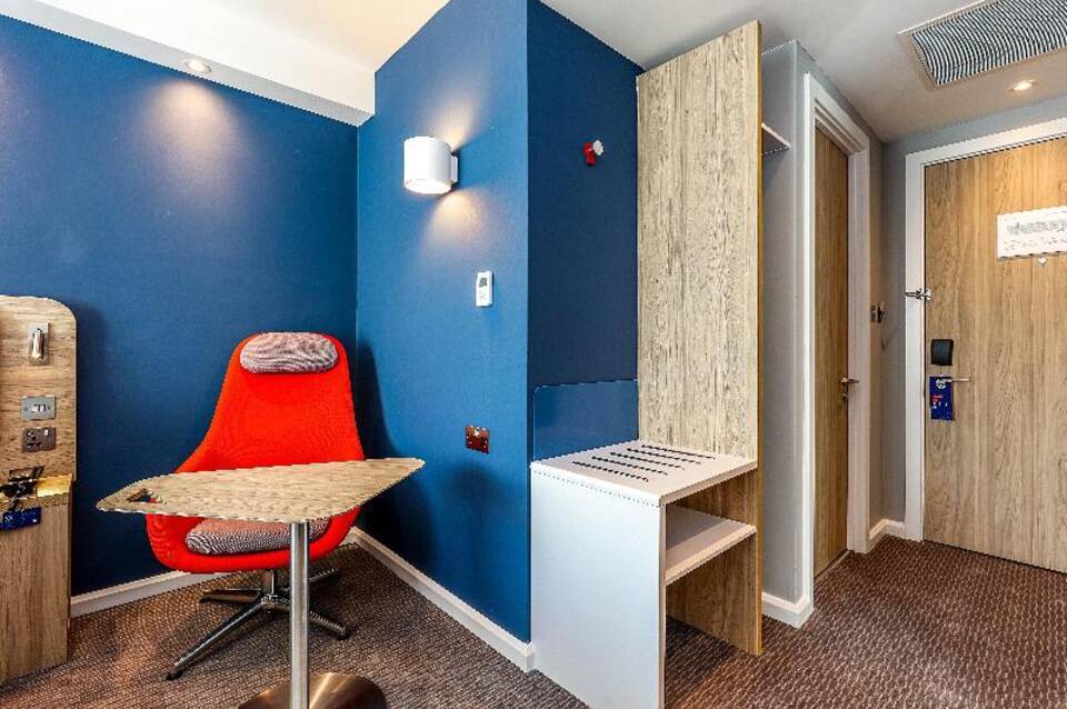 Holiday Inn Edinburgh City - West 5