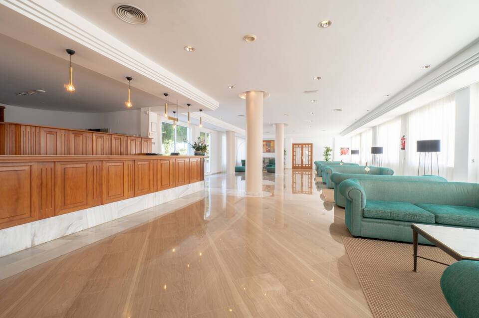 Tropicana Hotel 4