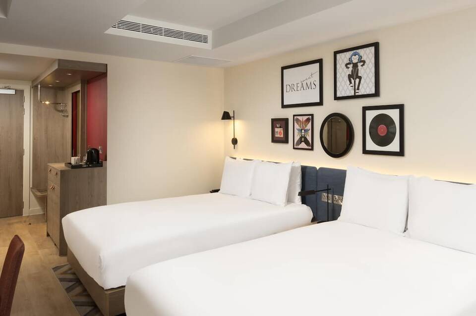 Hampton by Hilton London City 1