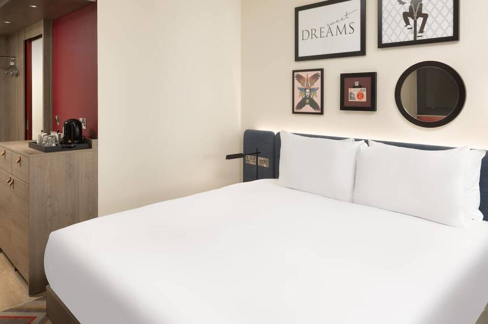 Hampton by Hilton London City 3