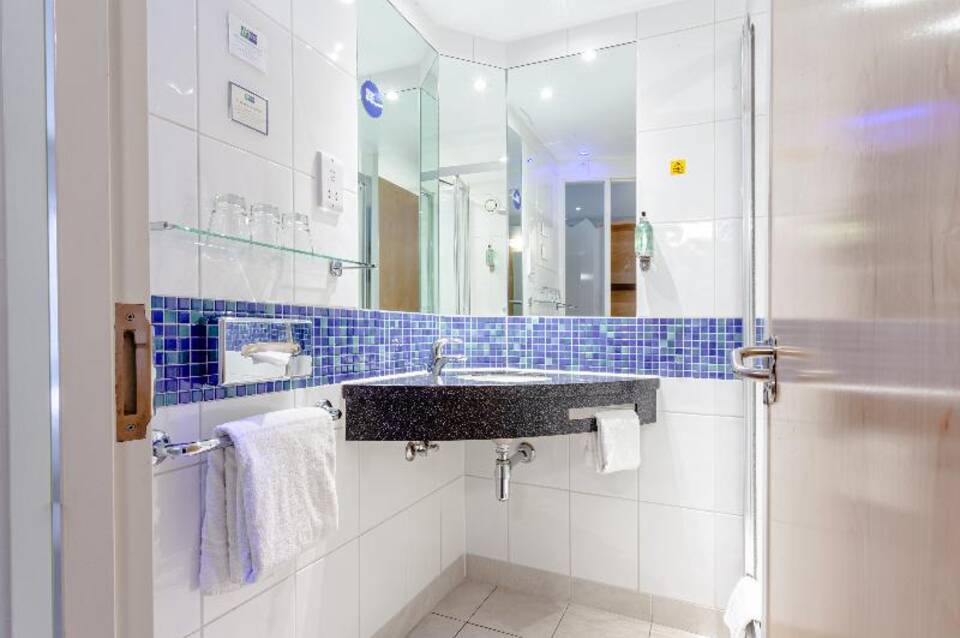 Holiday Inn Express Edinburgh Royal Mile 4