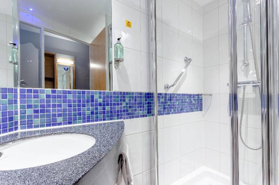 Holiday Inn Express Edinburgh Royal Mile 5
