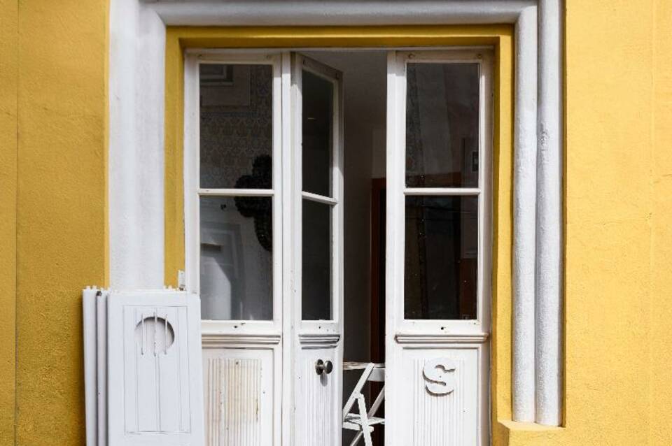 Alfama Yellow House 4