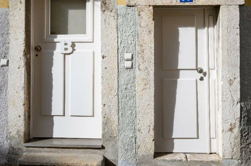 Alfama Yellow House 5