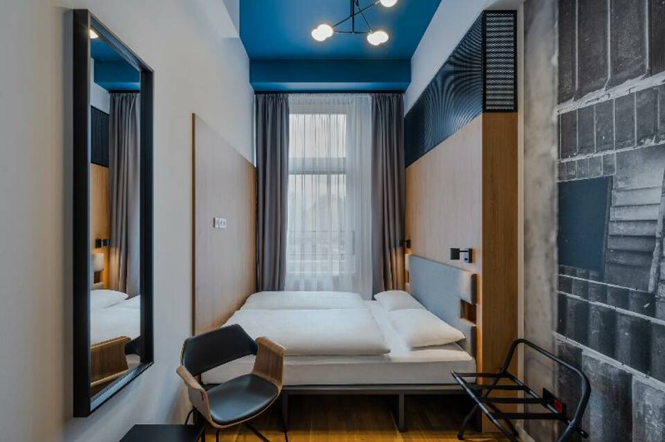 Dean’s Home Budapest 1