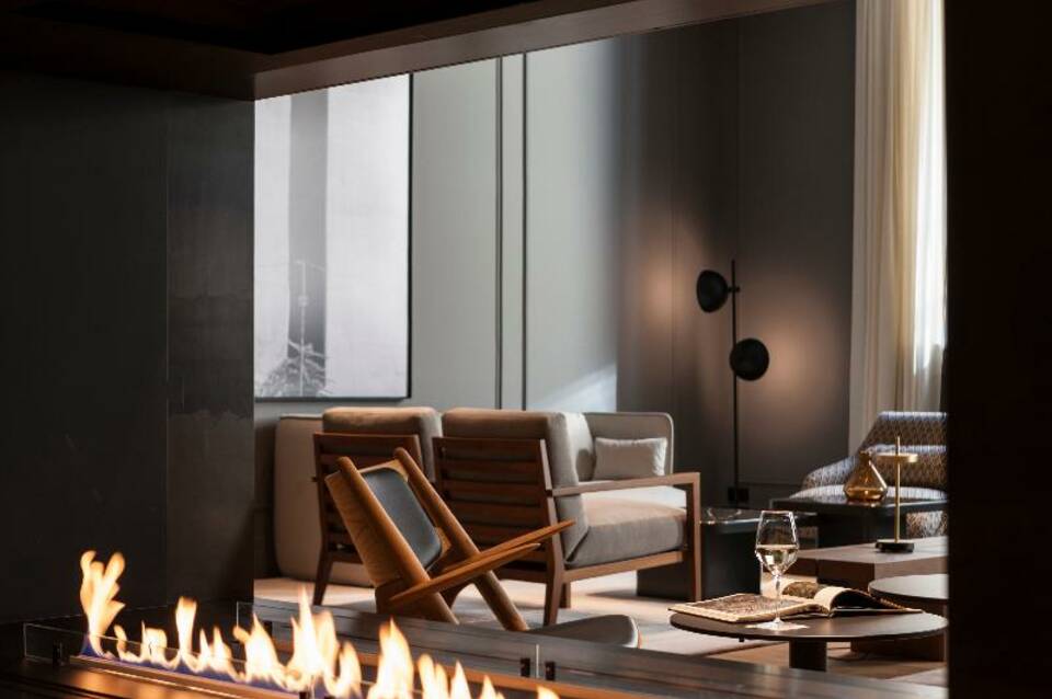 Kozmo Hotel Suites & Spa 5