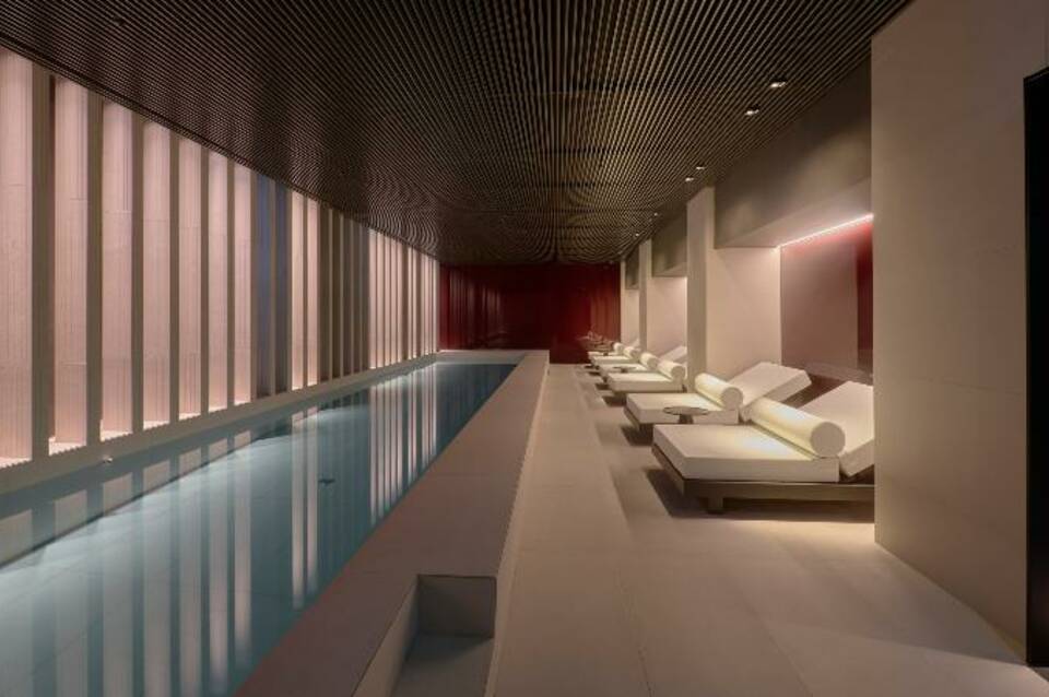 Kozmo Hotel Suites & Spa 1