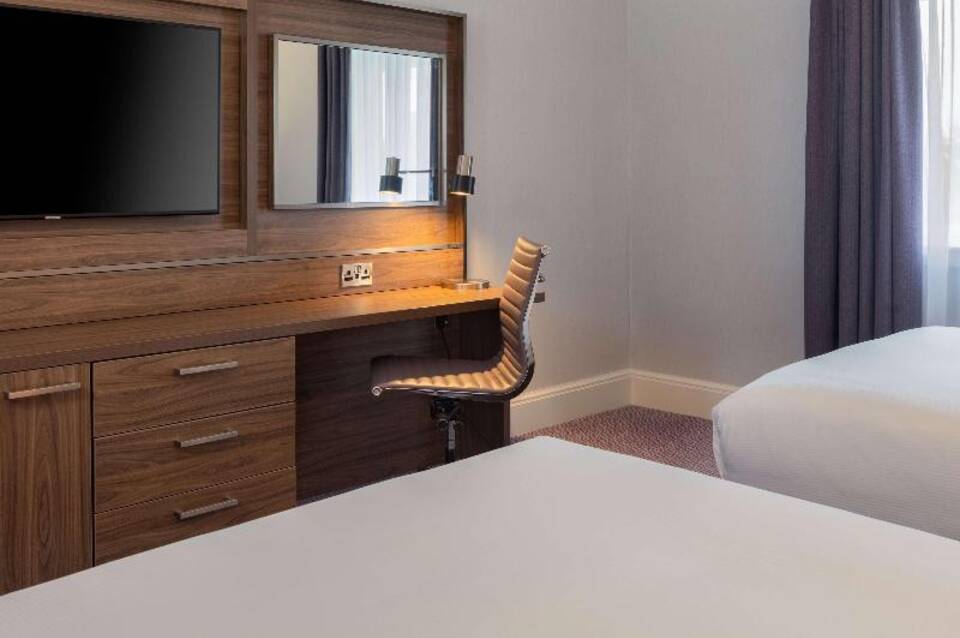 DoubleTree by Hilton Hotel Edinburgh Airport 1