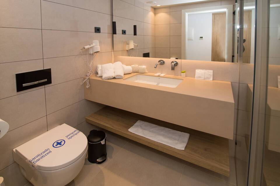 M. Hotel 2
