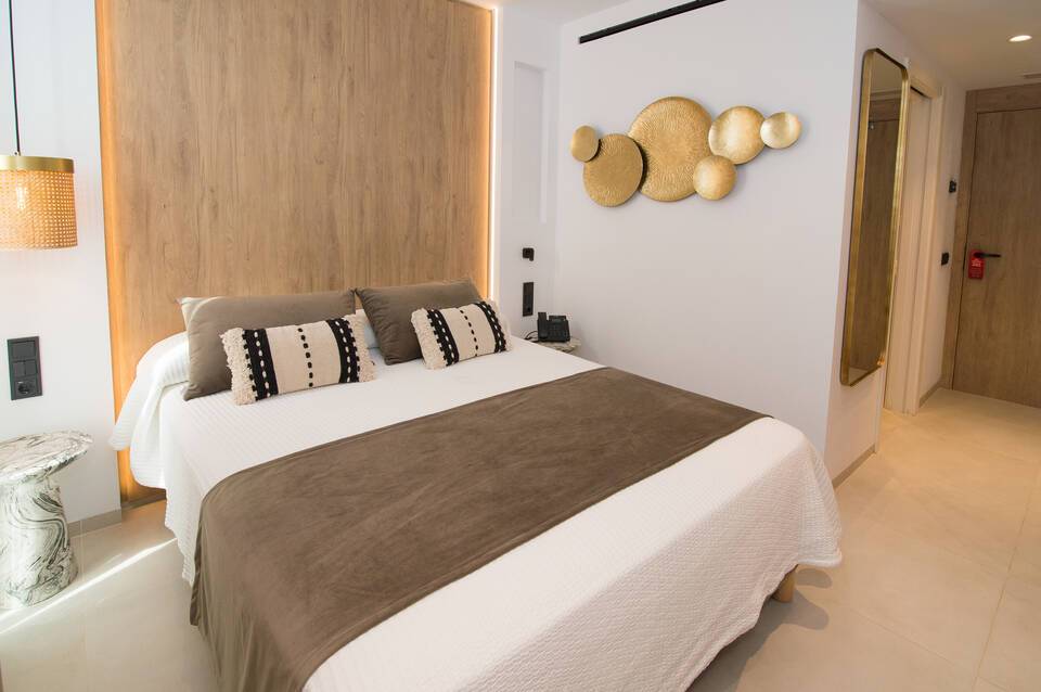 M. Hotel 3