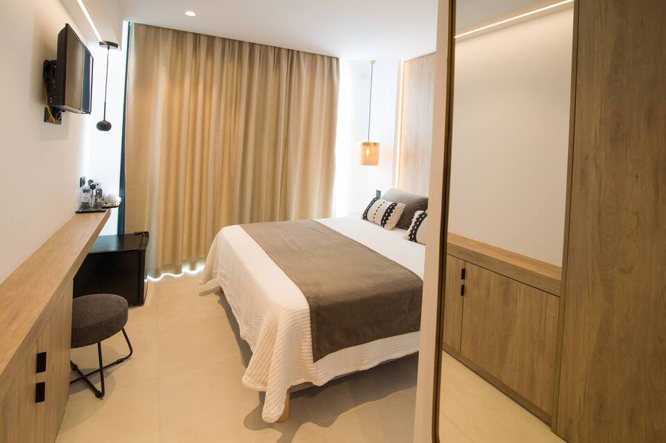 M. Hotel 4
