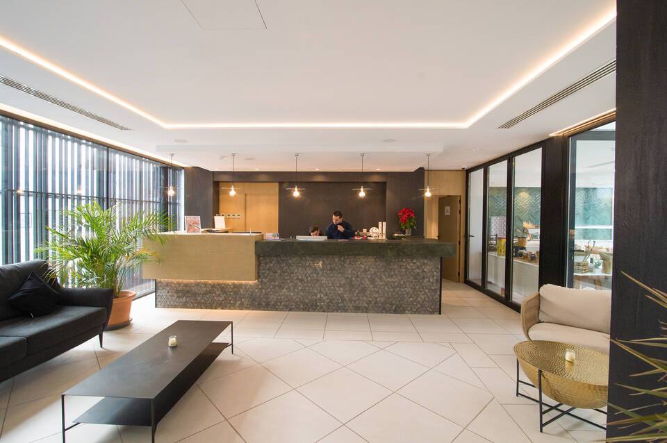 M. Hotel 5