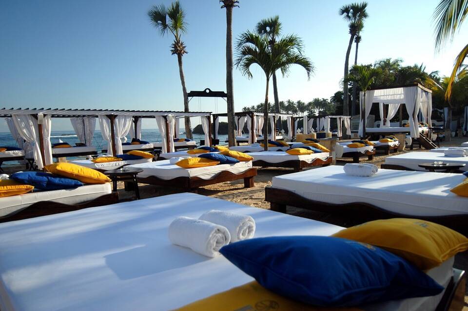 Lifestyle Tropical Beach Resort & Spa 1