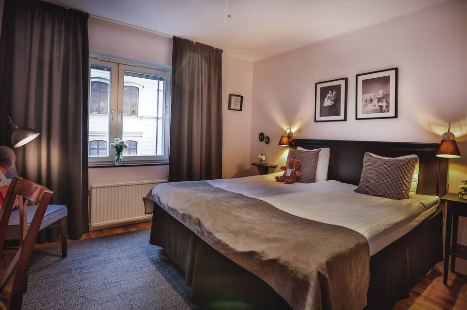 Corner Hotel 3