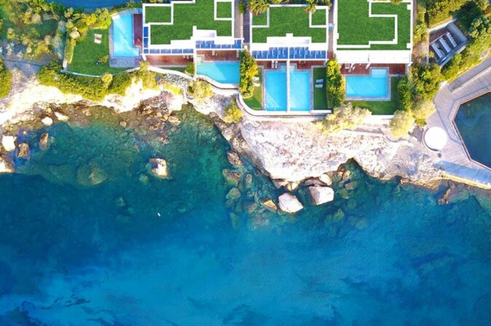 Grand Resort Lagonissi 1