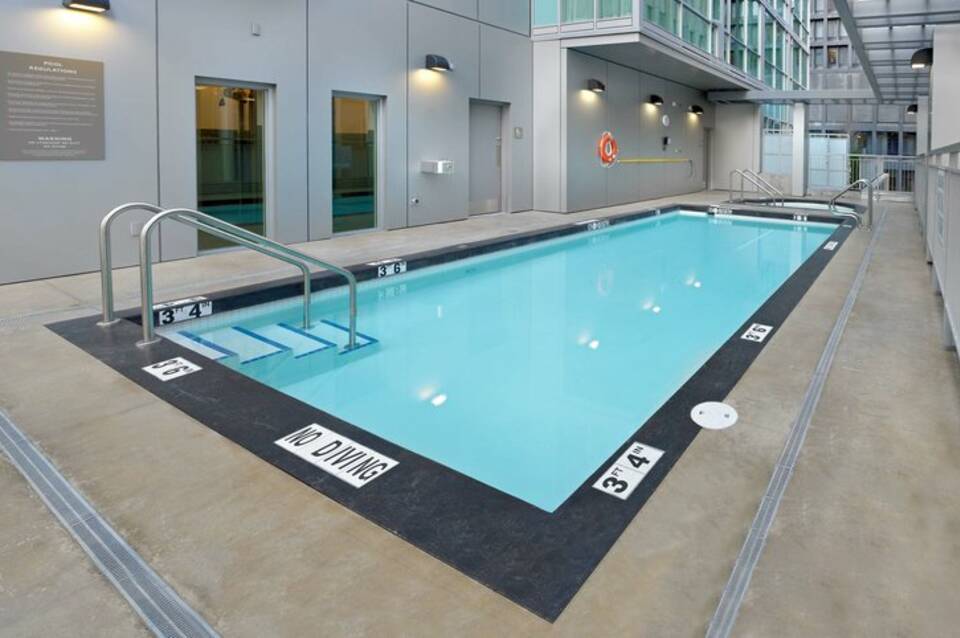 Coast Coal Harbour Vancouver Hotel by APA 5
