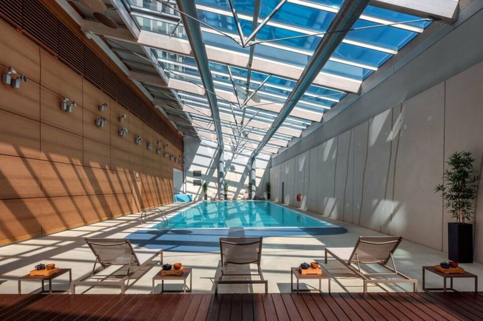 Hilton Geneva Hotel & Conference Centre 2