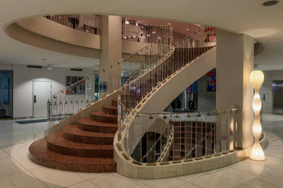 Hilton Geneva Hotel & Conference Centre 5