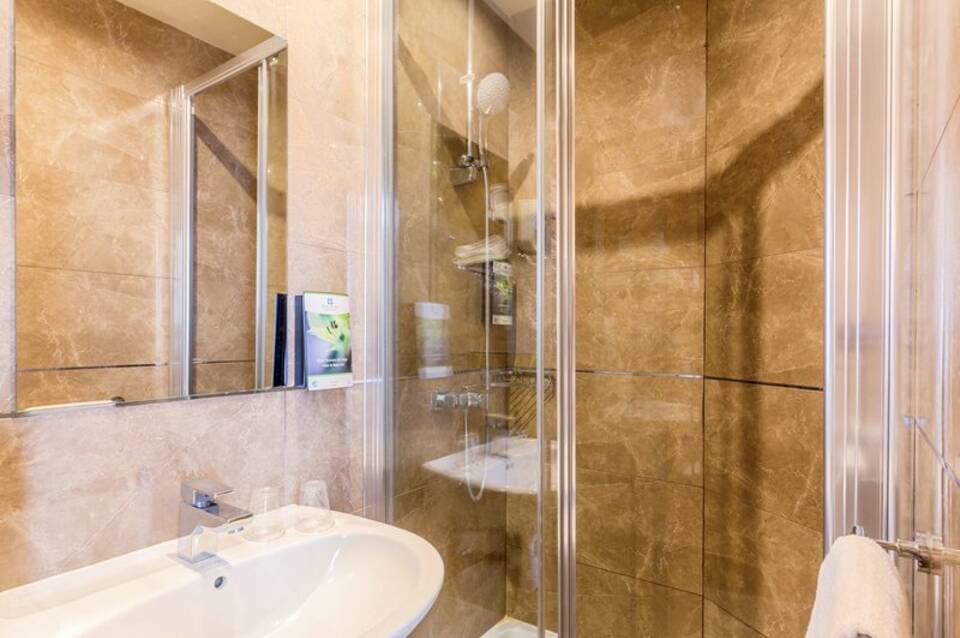 Sure Hotel by Best Western Paris Gare du Nord 4