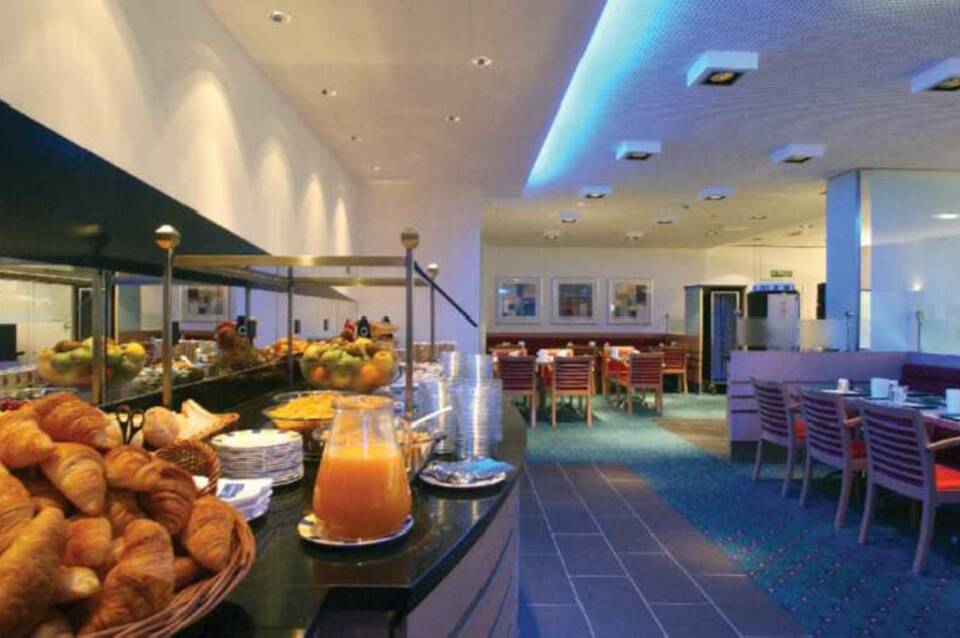 Holiday Inn Express Geneva Airport 3