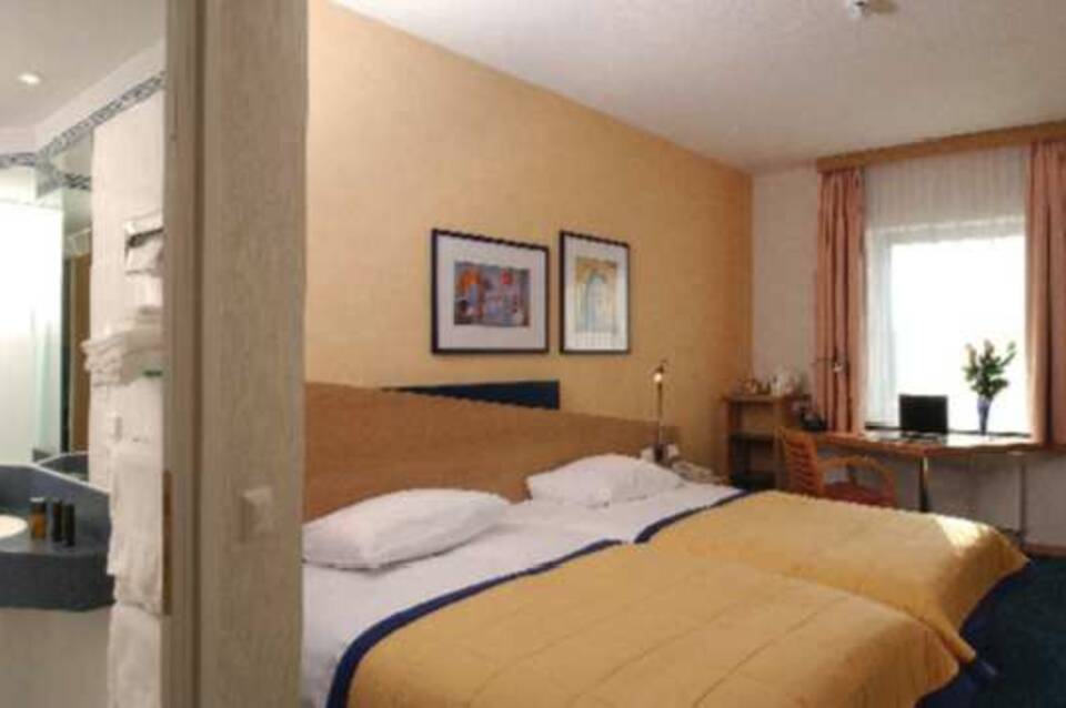 Holiday Inn Express Geneva Airport 5