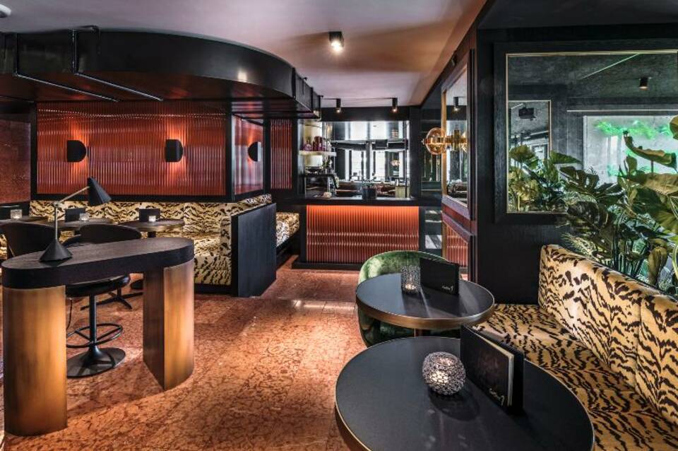 Central Plaza Hotel 5