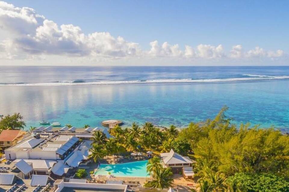 Le Peninsula Bay Beach Resort & Spa 1