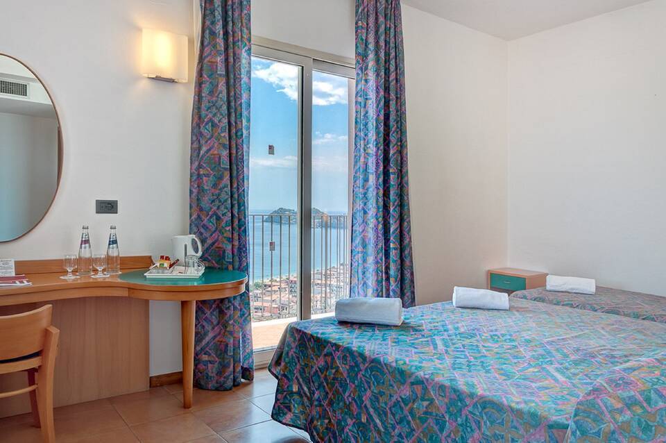 Hotel Antares 4