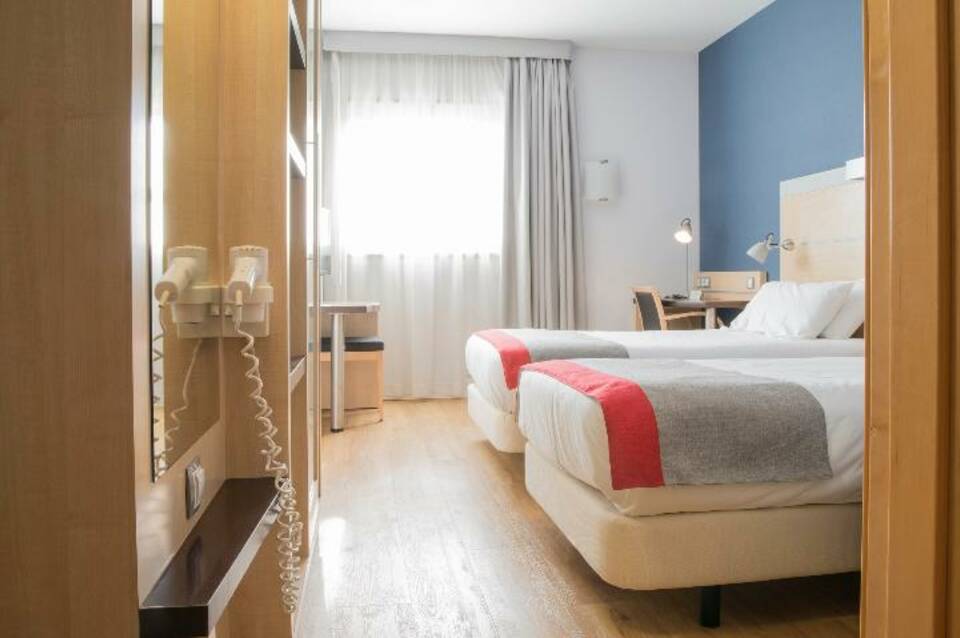 Holiday Inn Express Valencia Bonaire 2