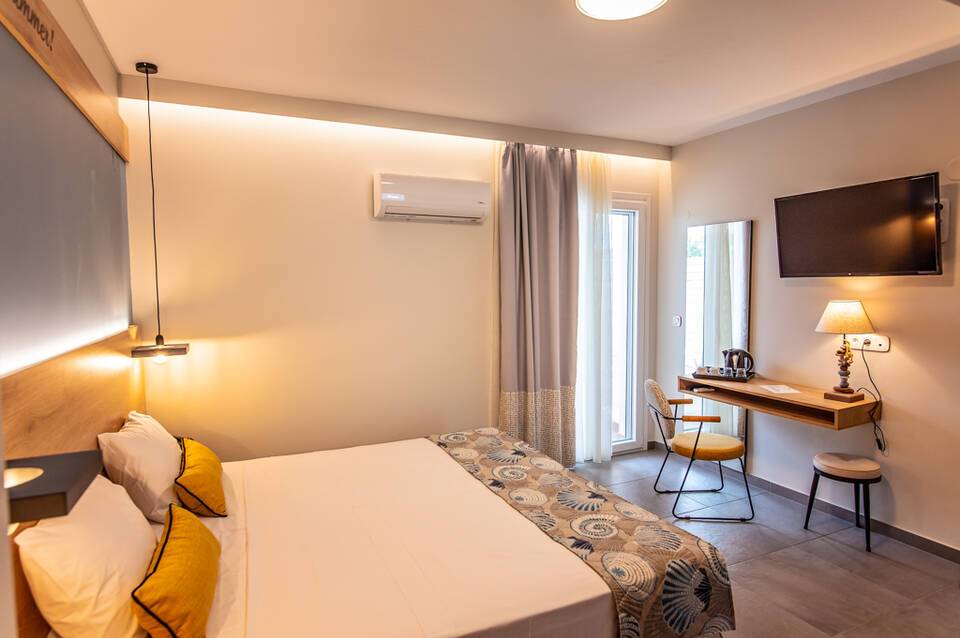 Mythic Summer Hotel  3